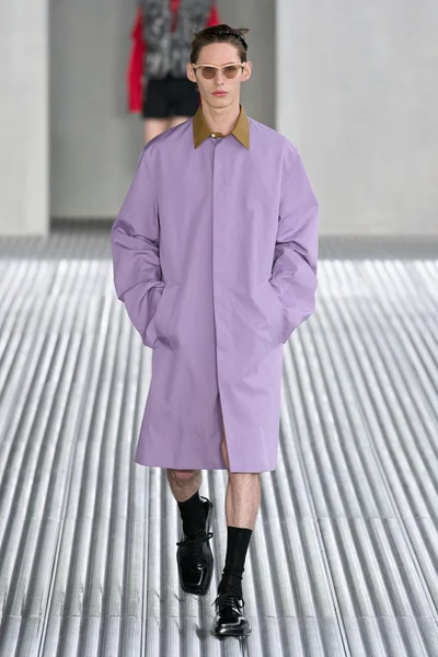 Look 18
